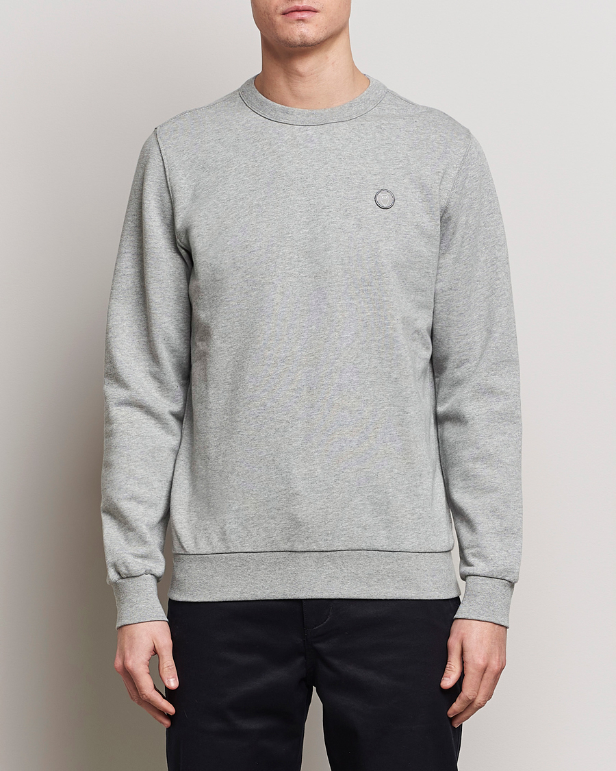 Herren | KnowledgeCotton Apparel | KnowledgeCotton Apparel | Erik Badge Sweatshirt Grey Melange