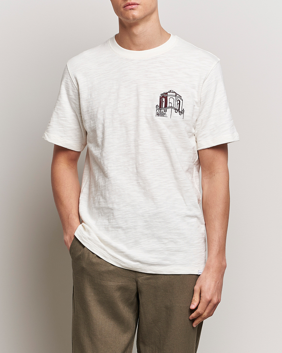Herren | Neu im Onlineshop | LES DEUX | Hotel Embroidery T-Shirt Ivory