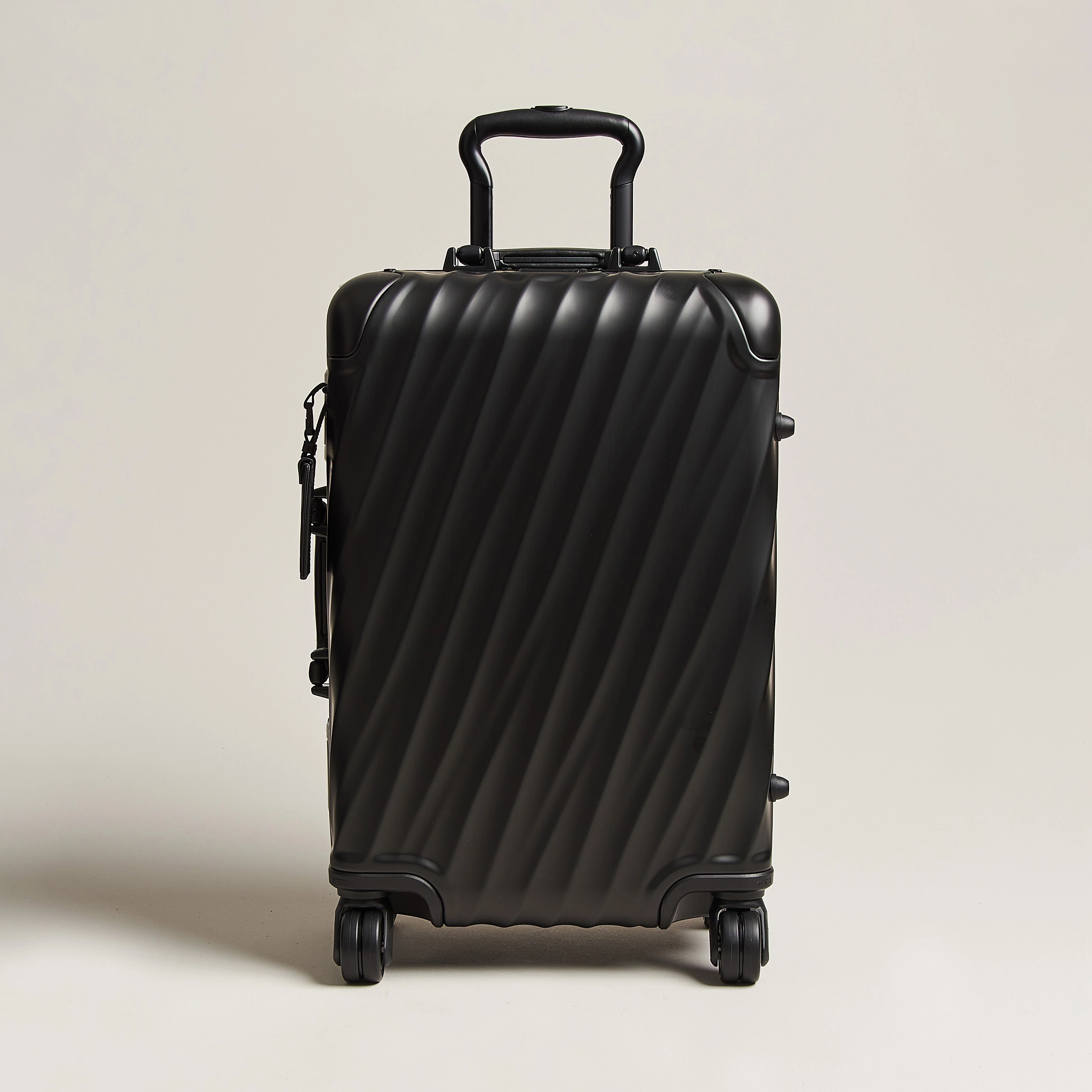 TUMI International Carry on Aluminum Trolley Matte Black bei Care of Carl