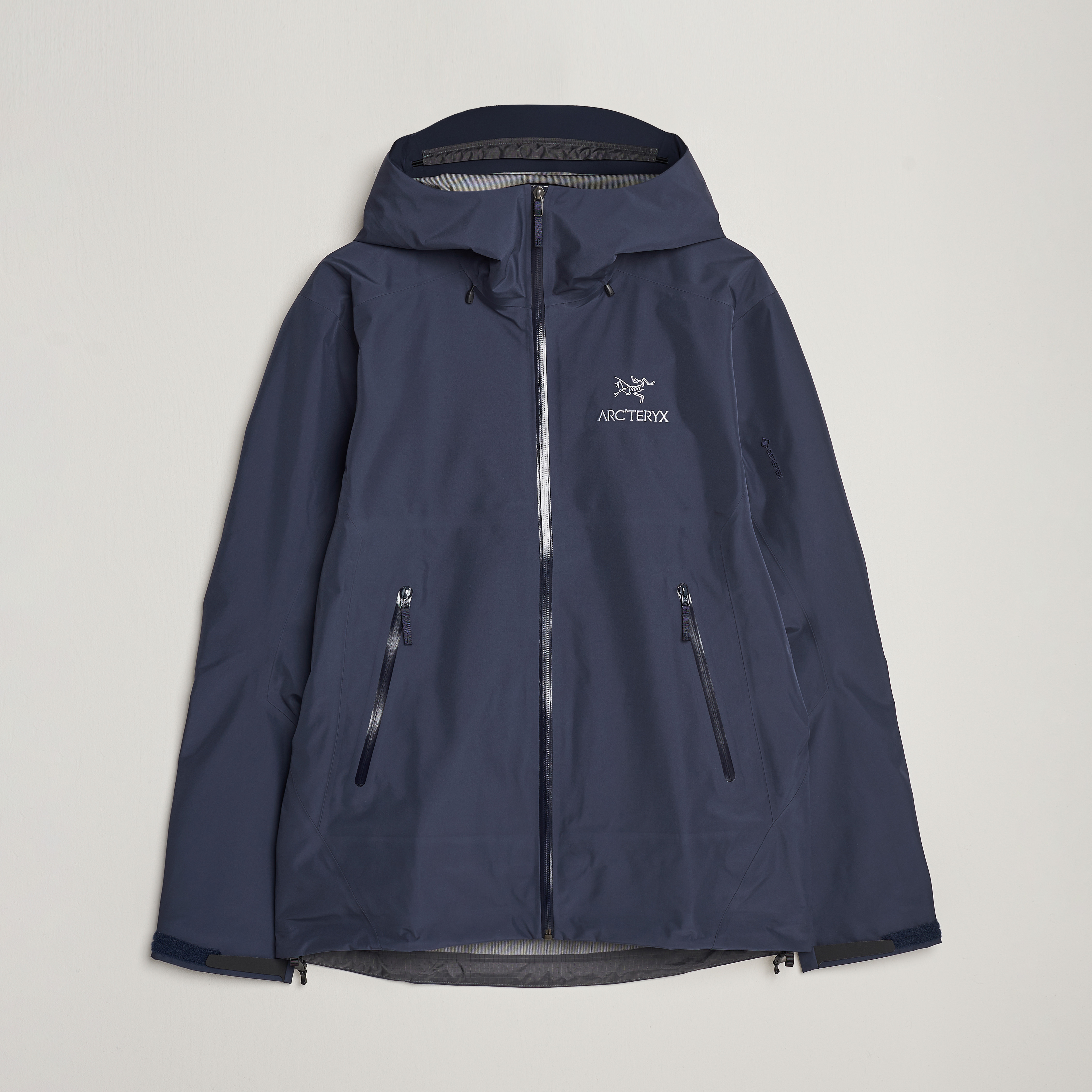 Arc'teryx Beta LT Jacket Black Sapphire bei Care of Carl