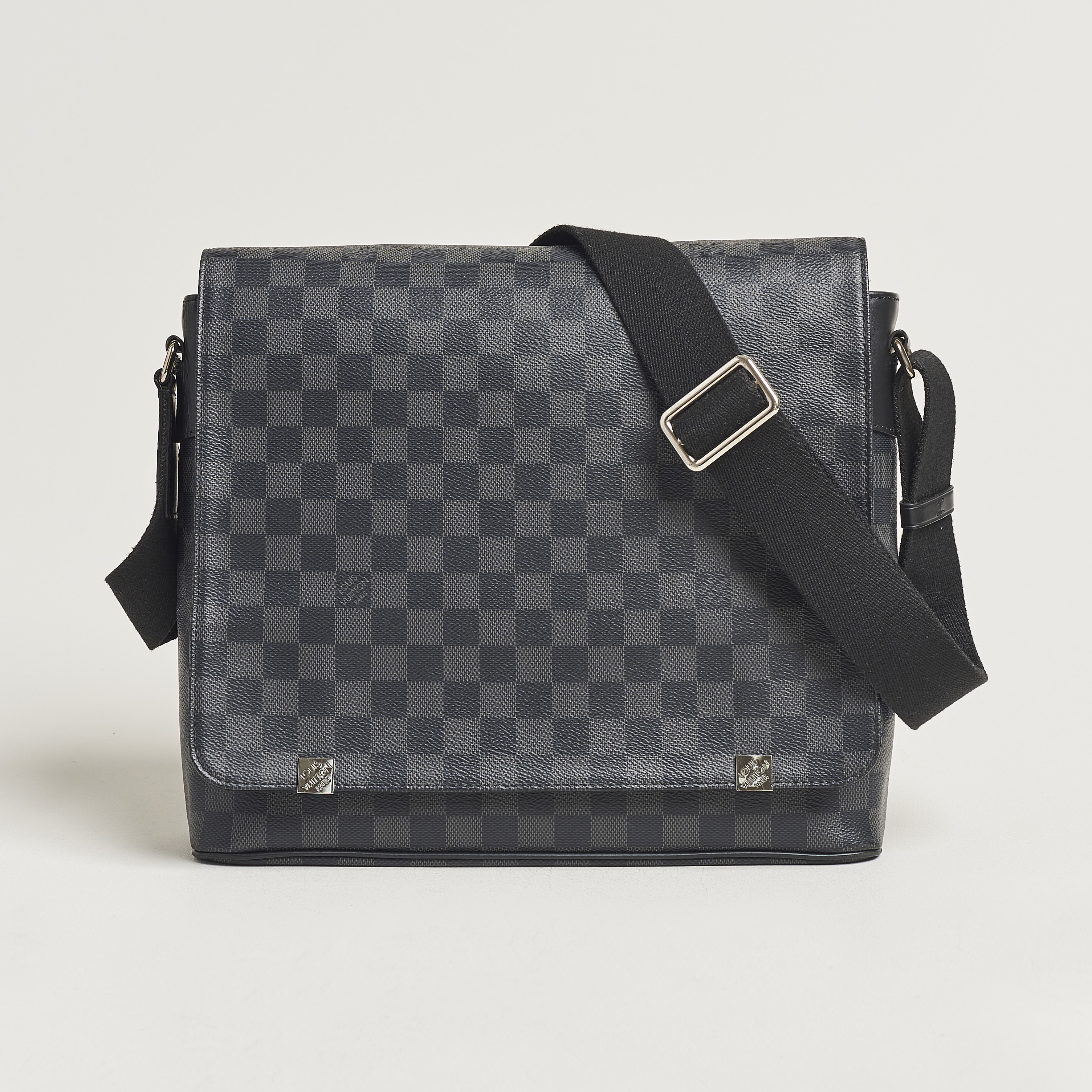 Louis Vuitton Pre Owned District PM Messenger Bag Damier Graphite bei Care