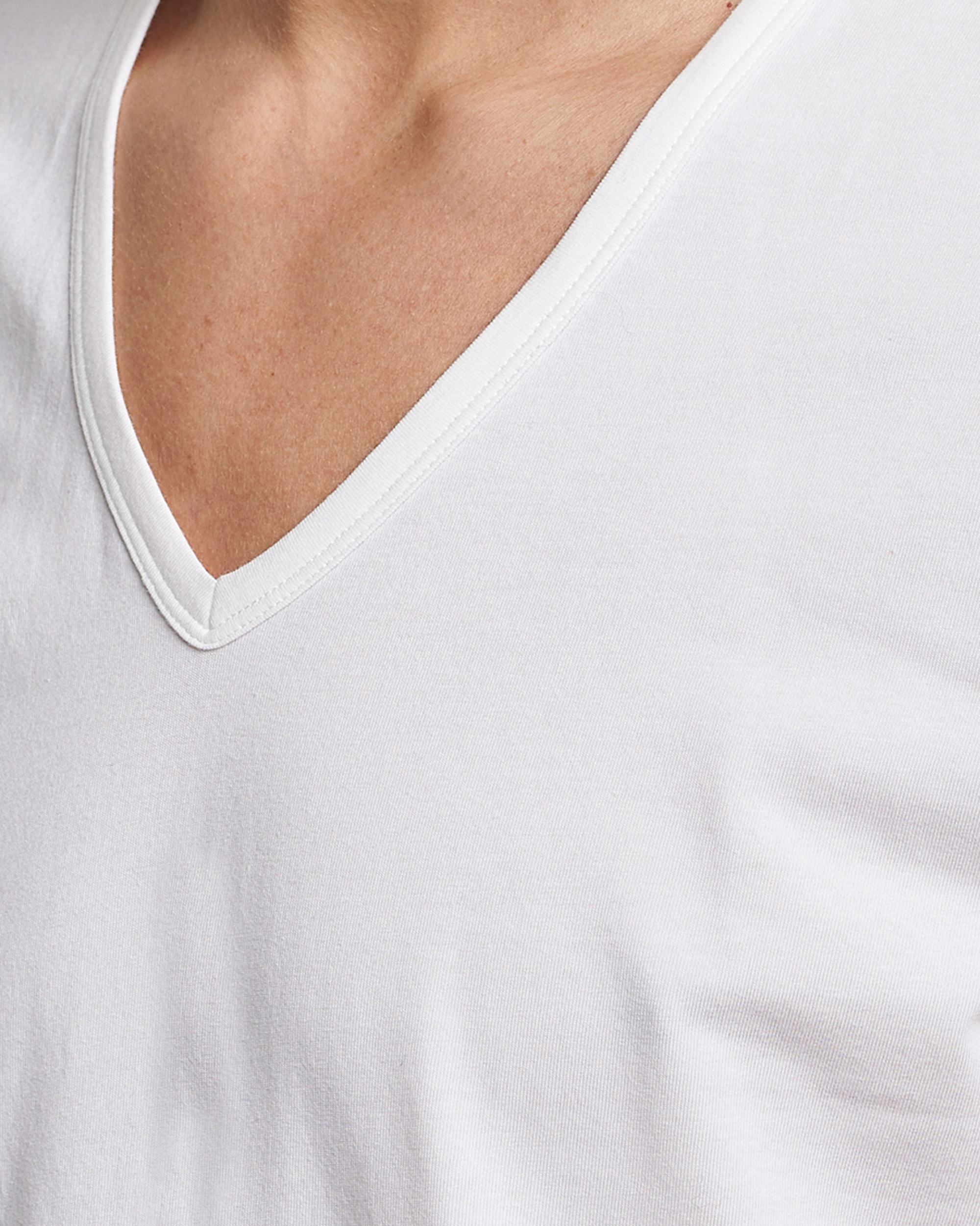 White of Carl bei Care Cotton Calvin Klein V-Neck Tee 2-Pack