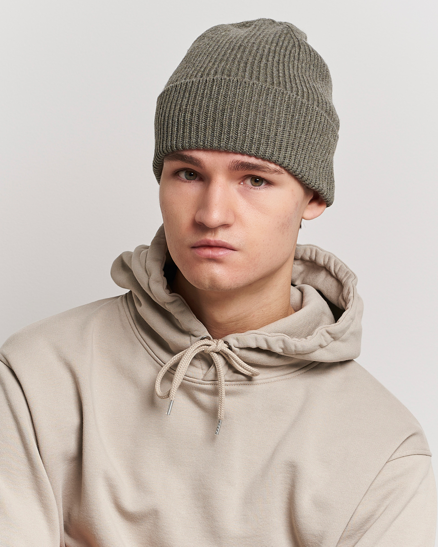 Colorful Standard Merino Wool Beanie Dusty Olive bei CareOfCarl.de