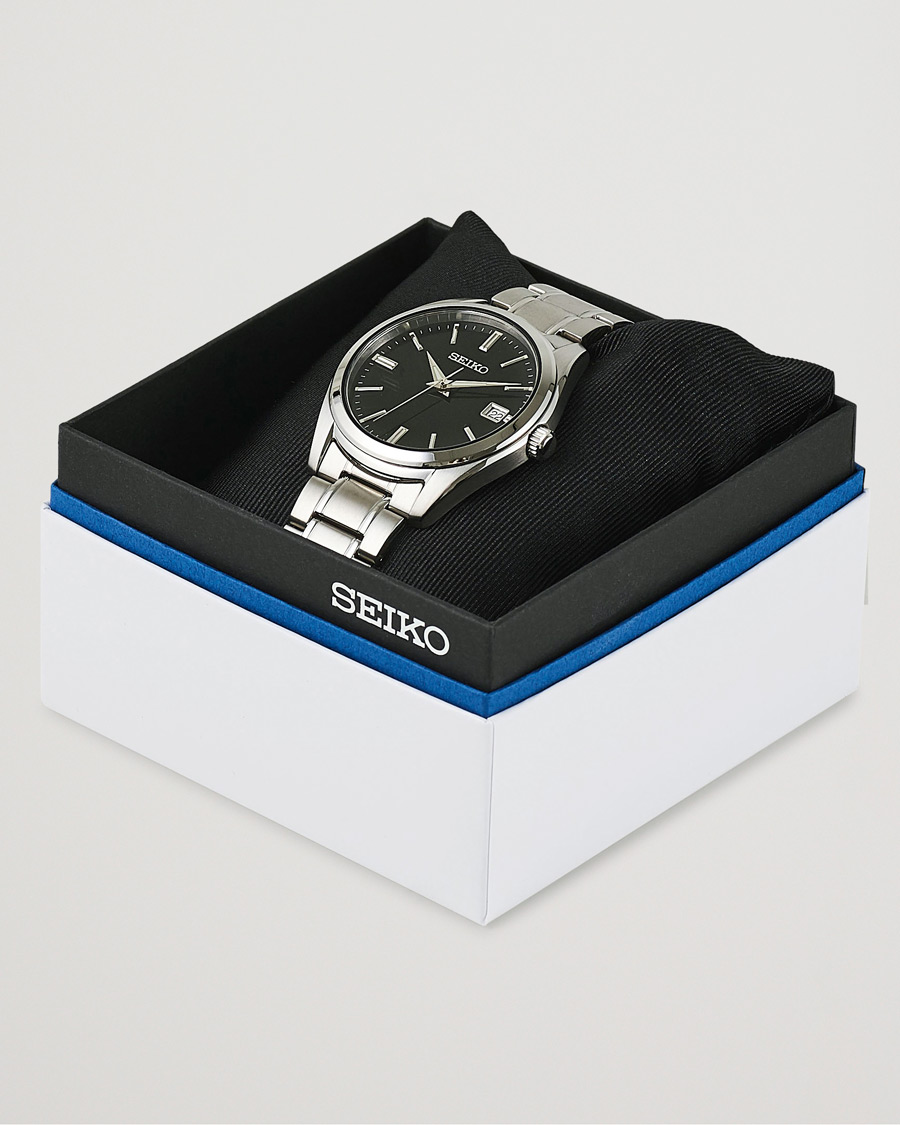 Seiko Sapphire 40mm Steel Black Dial bei Care of Carl