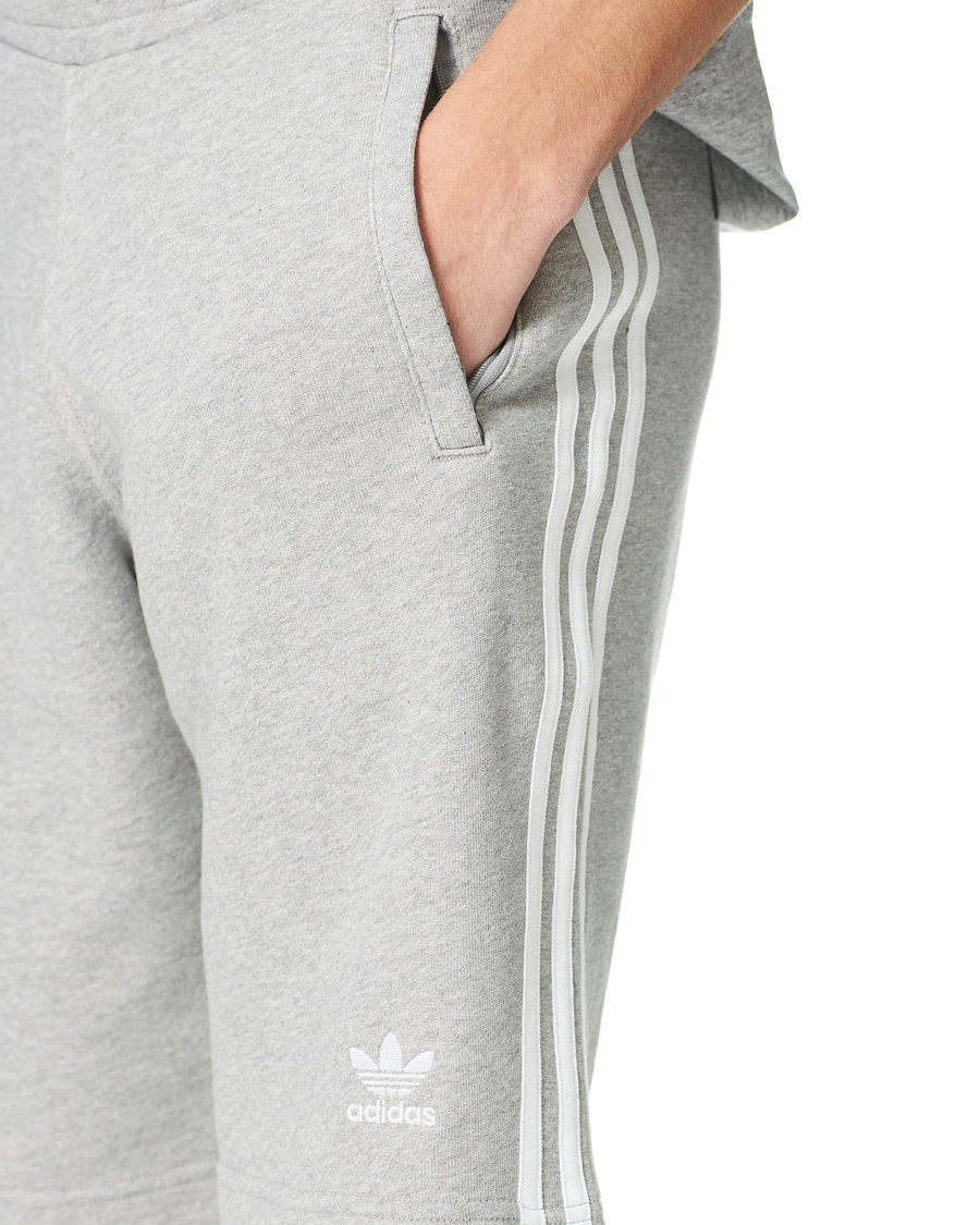 adidas Originals 3 Stripe Shorts Grey Melange bei Care of Carl