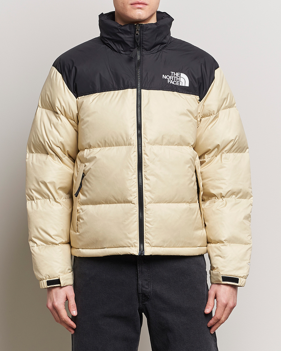 The North Face 1996 Retro Nuptse Jacket Gravel bei Care of Carl