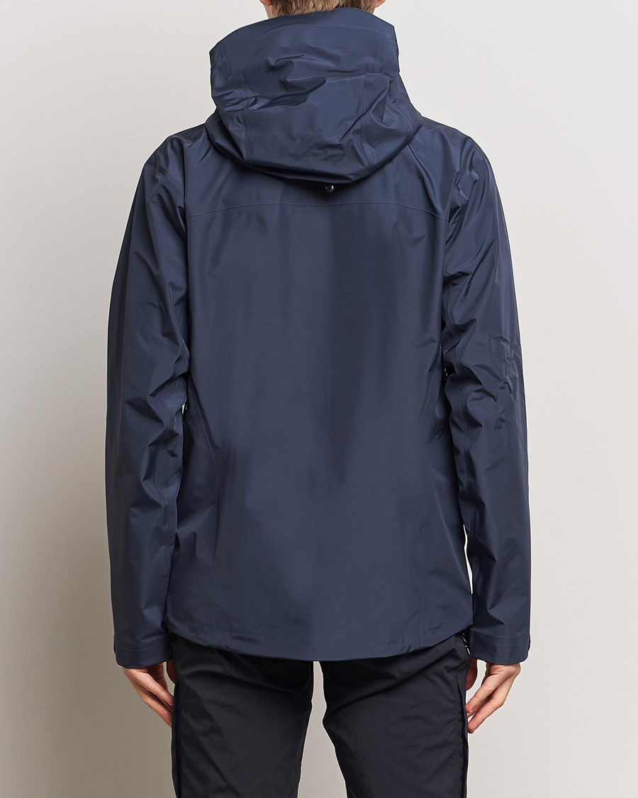 Arc'teryx Beta LT Jacket Black Sapphire bei Care of Carl