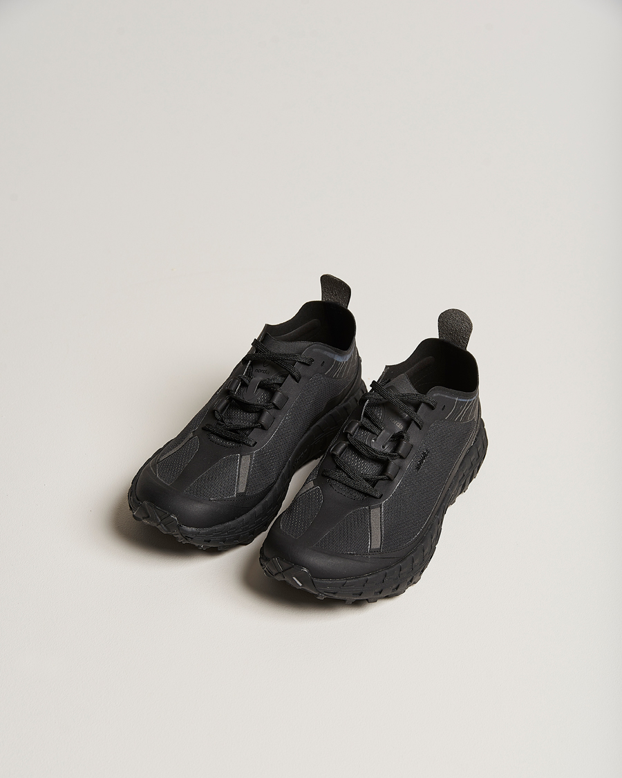 Black on black running shoes online