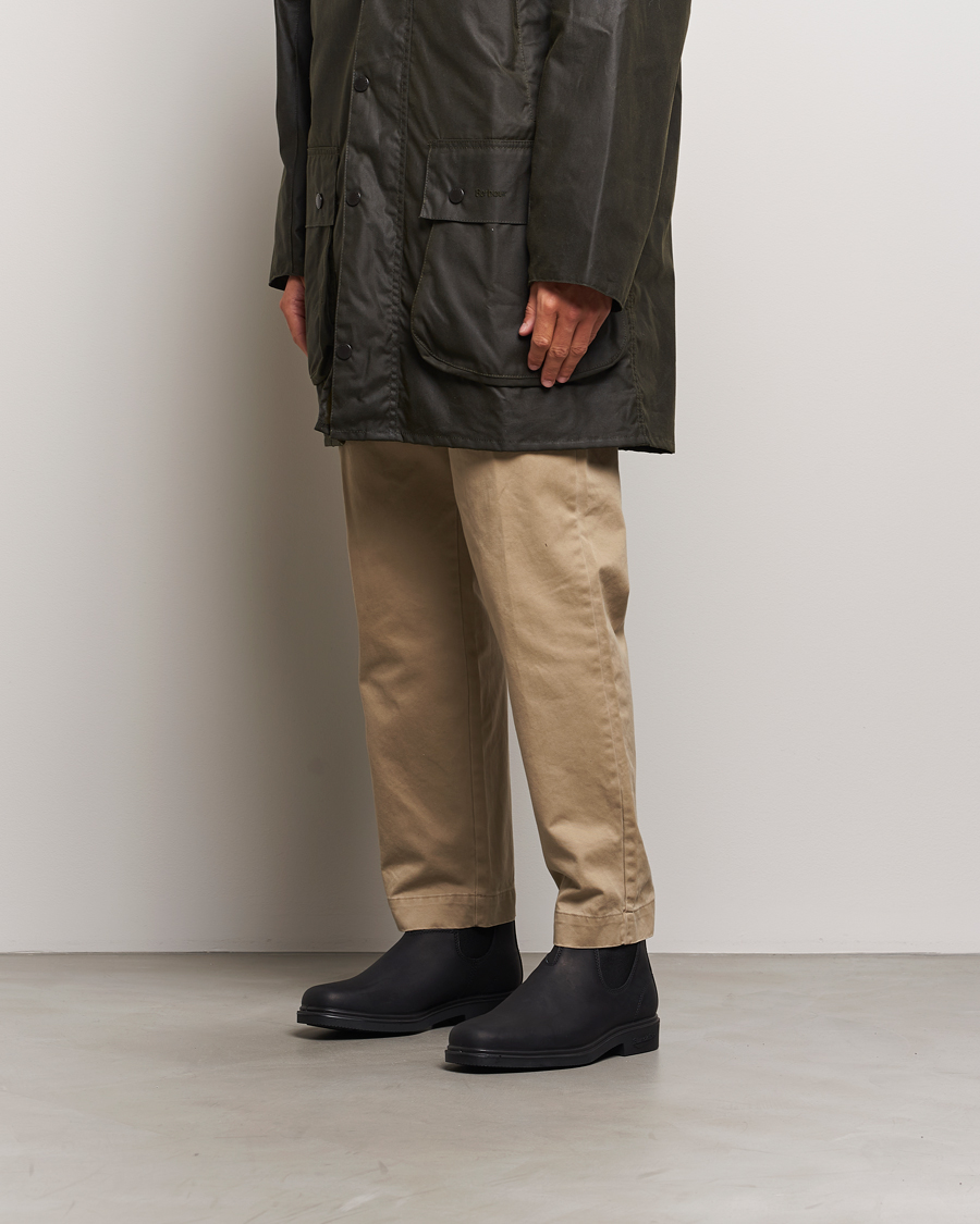 Black blundstones outfit online