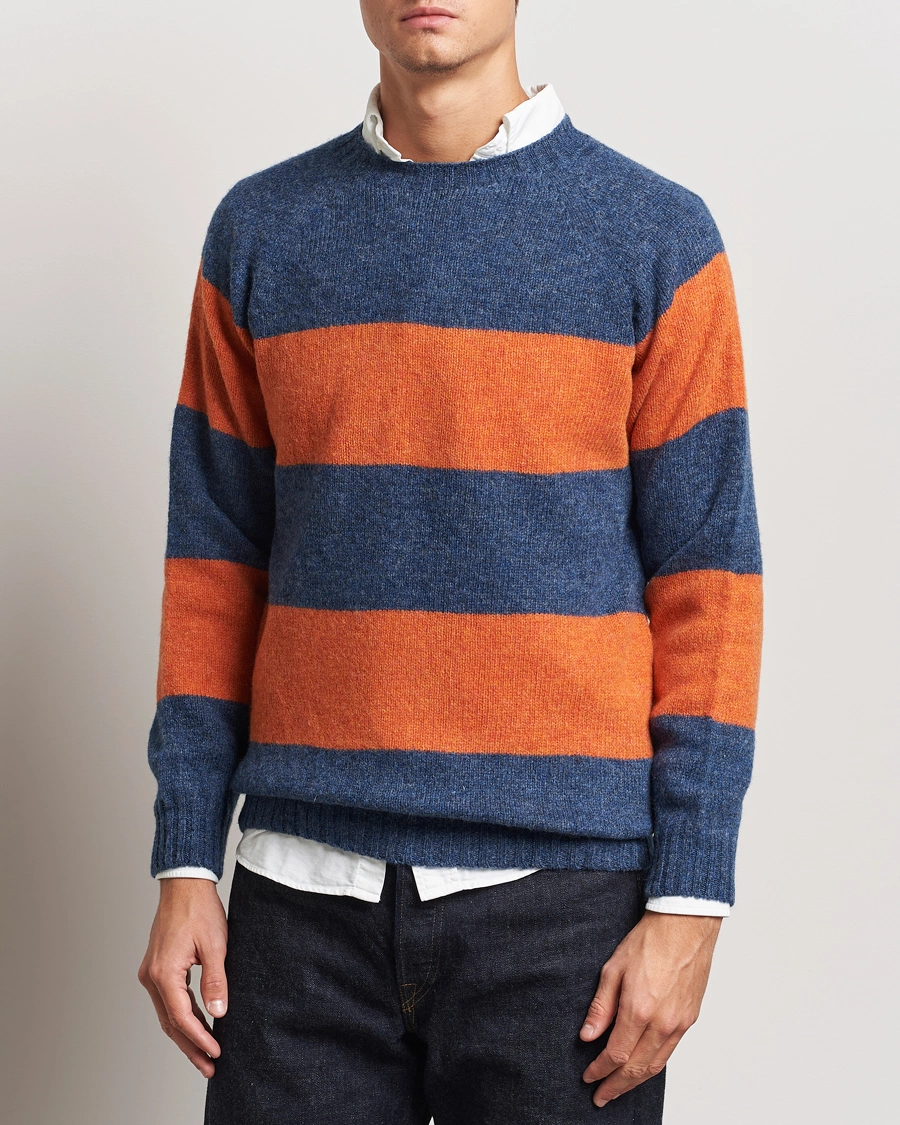 Herren |  | Harley Of Scotland | Block Stripe Lambswool Crewneck Blue/Orange