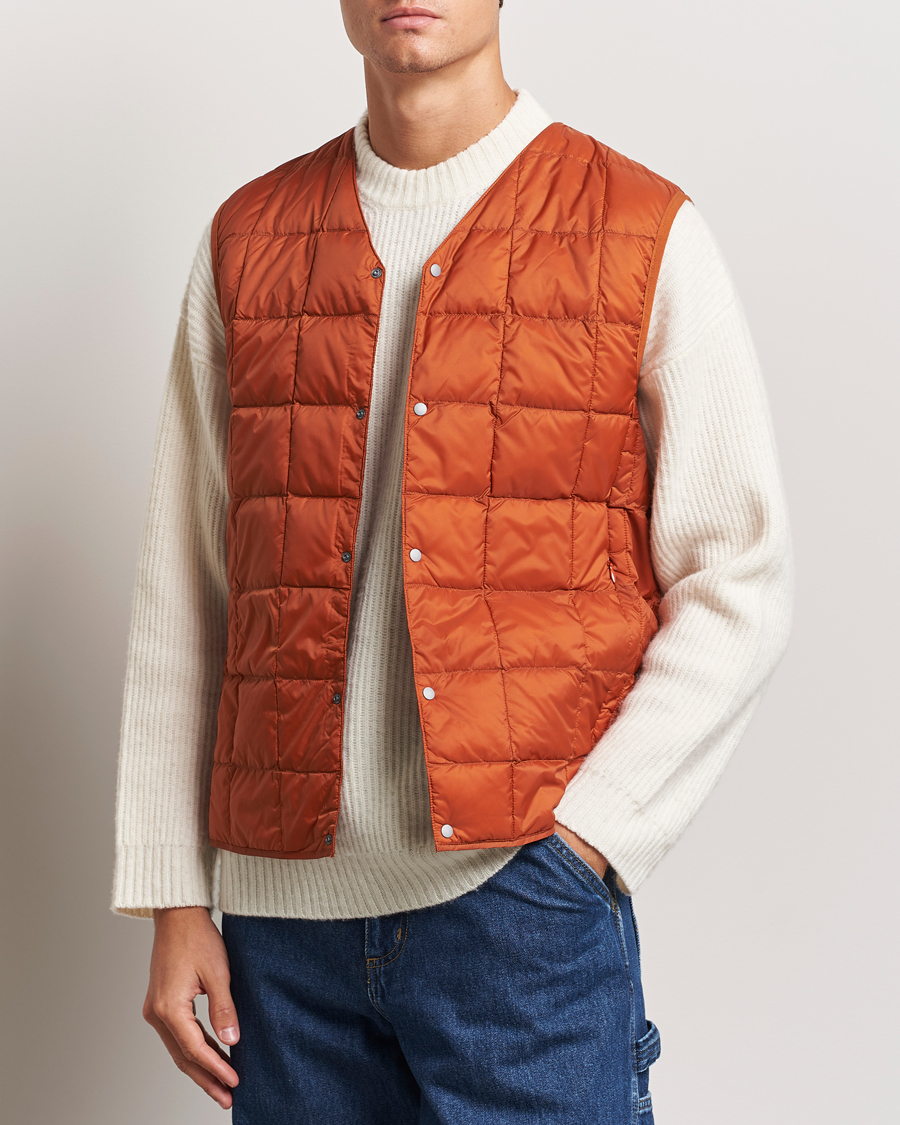 Herren | Kleidung | TAION | V-Neck Lightweight Down Vest Brick Orange