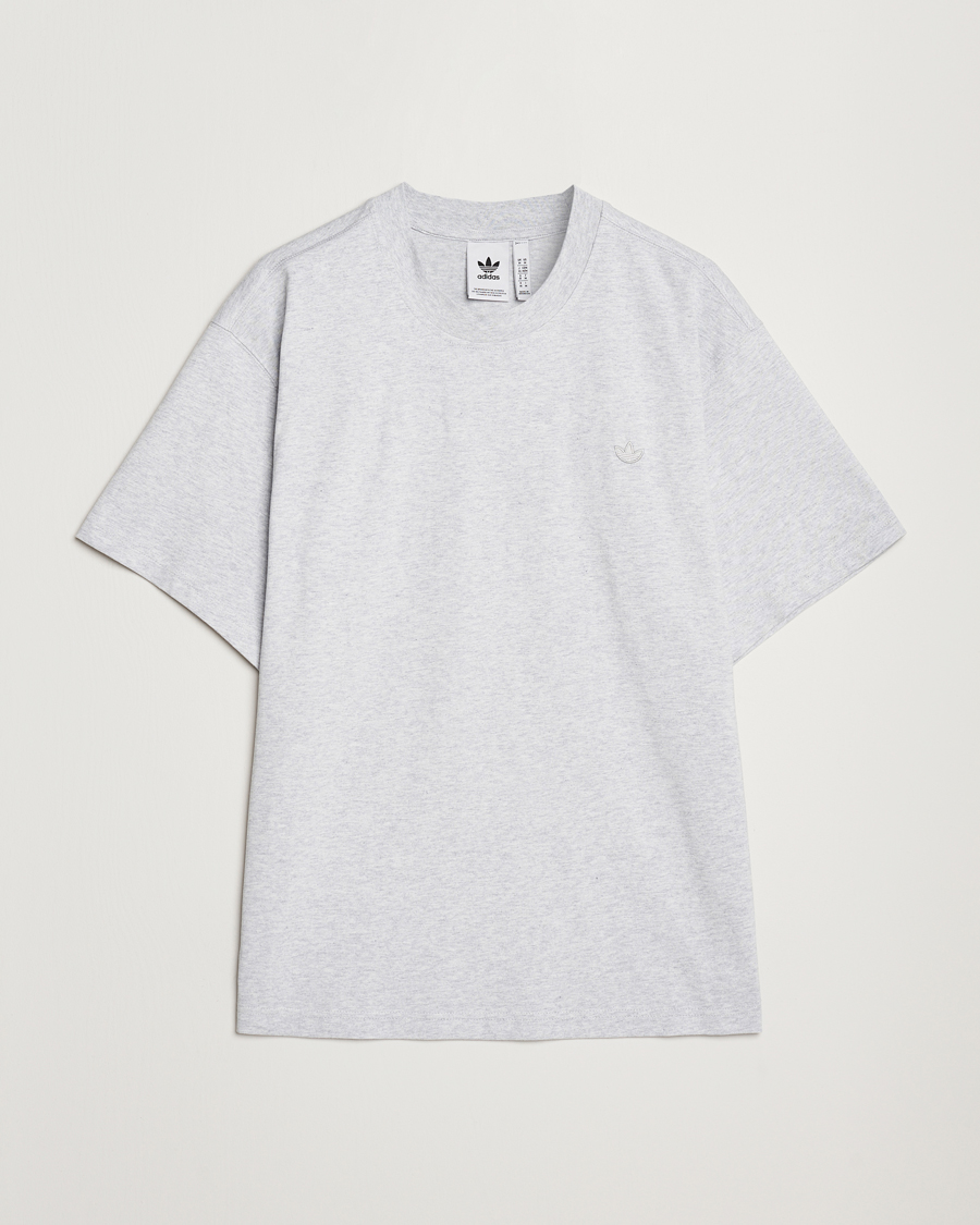 adidas Originals Essential Crew Neck T Shirt Light Grey bei Care of Carl