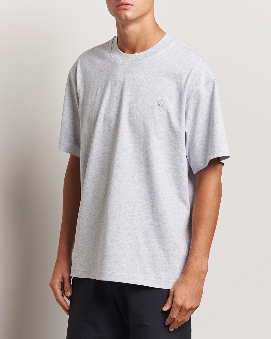 Herren |  | adidas Originals | Essential Crew Neck T-Shirt Light Grey