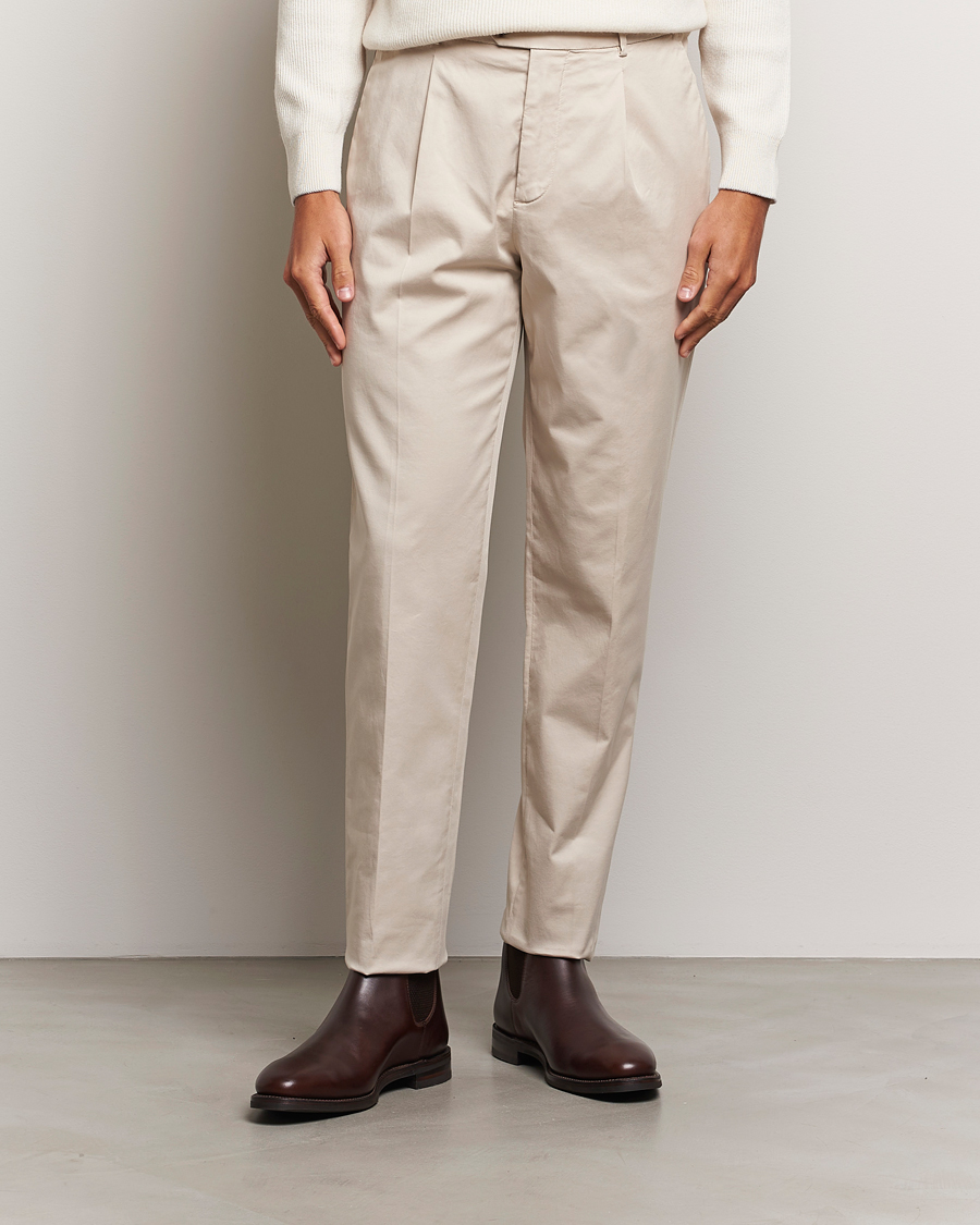 Herren | Chinos | Brunello Cucinelli | Slim Fit Pleated Trousers Light Beige