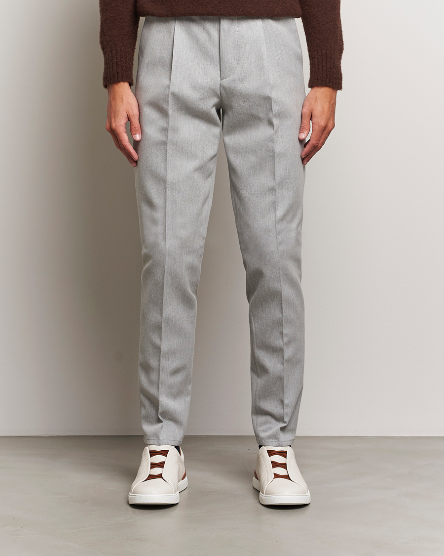 Herren |  | Brunello Cucinelli | Slim Fit Pleated Wool Trousers Light Grey