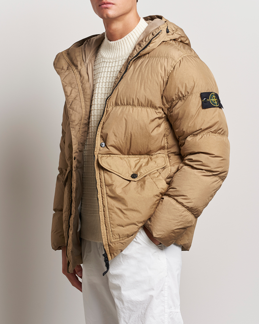 Herren |  | Stone Island | Garment Dyed Recycled Nylon Down Hooded Jacket Biscuit