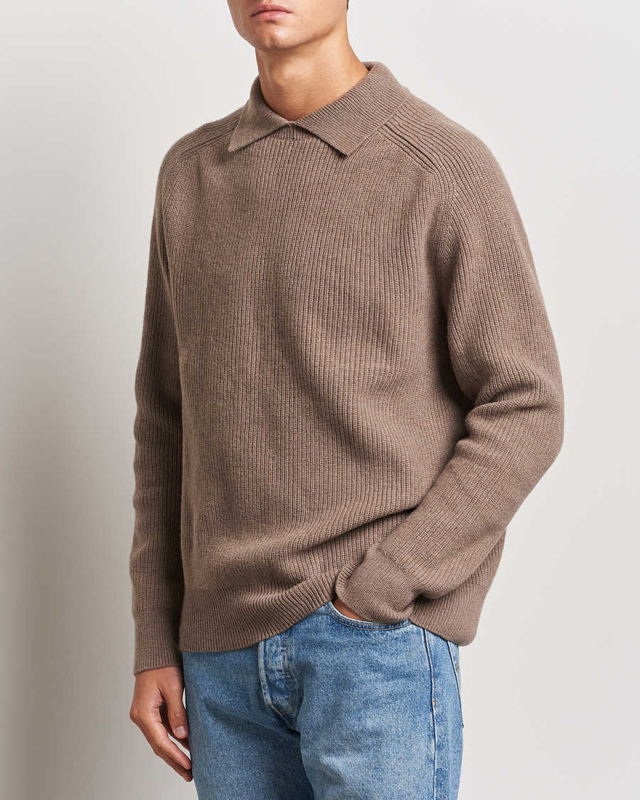 Herren |  | Sunspel | Ribbed Wool/Cashmere Poloneck Sandstone