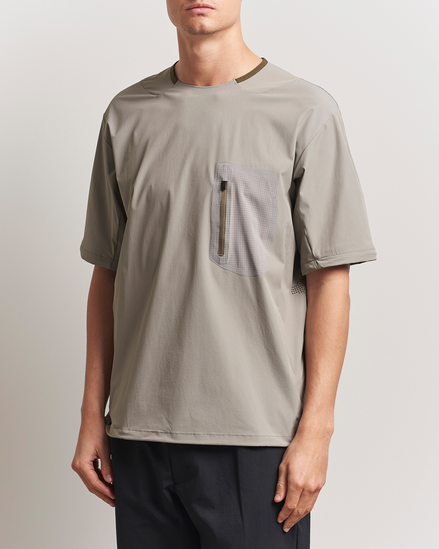 Herren | T-Shirts | Oakley | Latitude Flight Convert Shell T-shirt Boulder Green